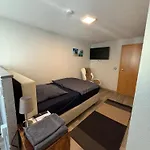 Πανσιόν Neon Apartements