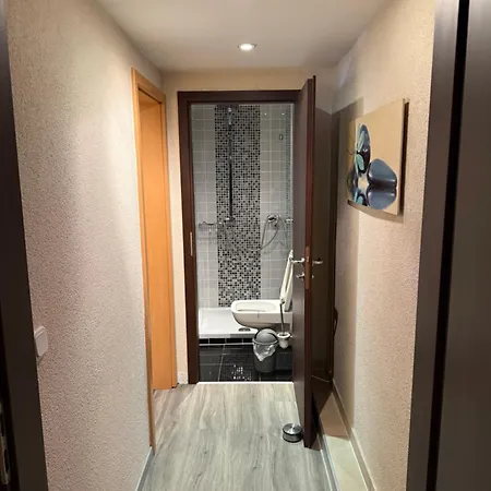 Neon Apartements 3* 绍恩多夫