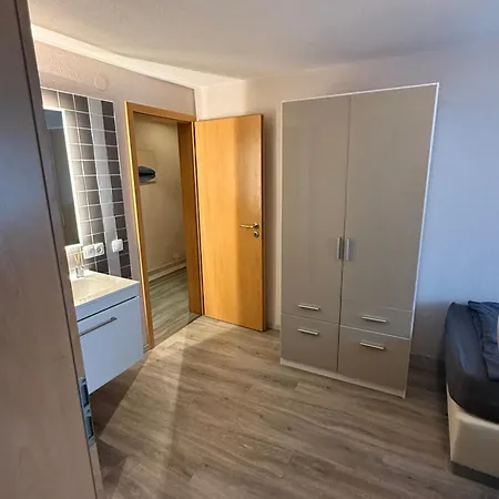 招待所 Neon Apartements 3*