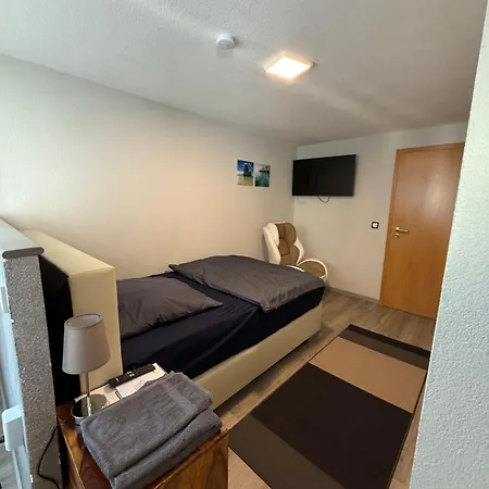 招待所 Neon Apartements