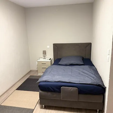 Neon Apartements 招待所 3*