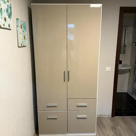 招待所 Neon Apartements