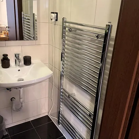 招待所 Neon Apartements 3*