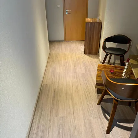 Neon Apartements 招待所 3*